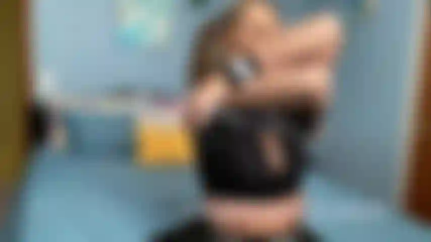 Zusammenstellung aufgenommener camshows von mir als cheerleaderin, ich ziehe mich komplett aus. Joi, dirty talk, barfuß, spielzeugficken.