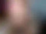 Sieh zu, wie ich meinen arsch wackele und dich mit meinen sexy schwarzen booty-shorts necke, während ich schmutzig rede und dich ermutige, vor freude abzuspritzen.