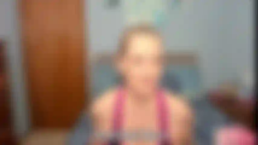 Modelliere yogahosen und verehre meinen arsch und meine füße. Ich modelliere meine yogahosen und gebe meinem arsch und meinen füßen freude.