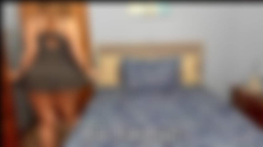 Bbw roni neckt und masturbiert.