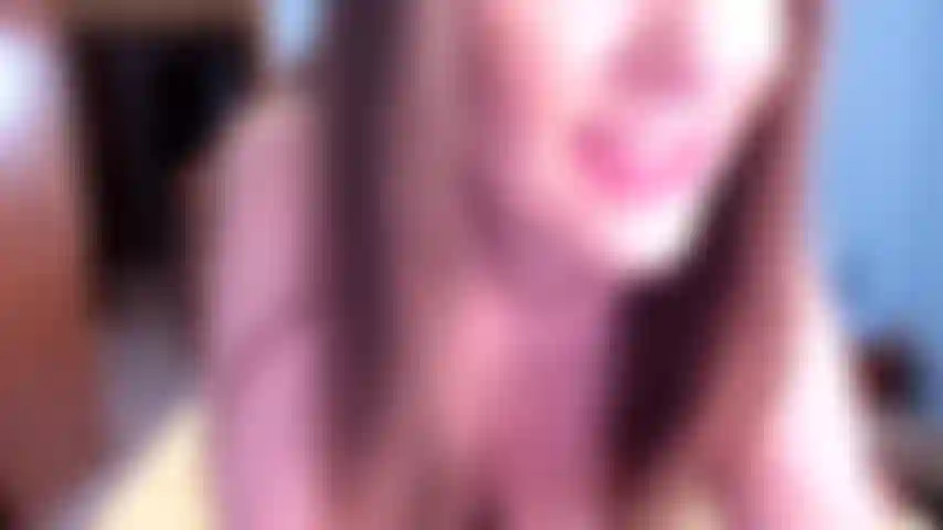 Ridingbouncingmilfhangers-reite ein spielzeug, das meine großen milf-hänger hüpft und schmutzig redet.