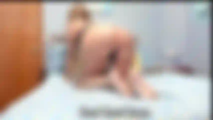 Komme aus meinem riesigen arsch und meinen füßen. Ich zeige pov-ansichten von arsch und füßen und gebe dir die kraft, für mich zu kommen.