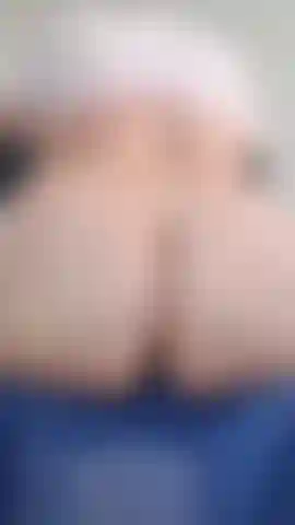 Einen großen arsch, der an einem dildo reibt und einen leckeren analsex hat.