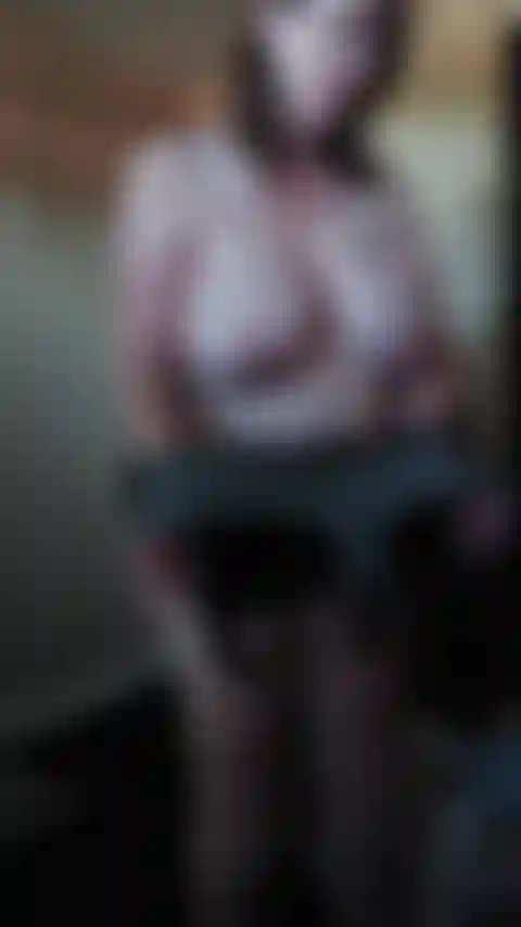 Ich zeige meine großen, leckeren titten.