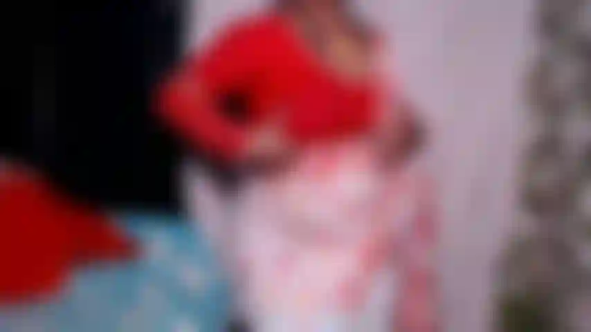 Drücke meine offenen brüste.