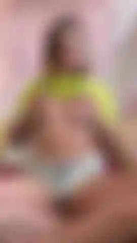 Jeder weiß, dass ich es liebe, einen wand zu benutzen, um zu kommen – es ist mein absolutes lieblingsspielzeug!! Schau mir zu, wie ich mich ausziehe und meine wunderschönen natürlichen titten und kurven zeige, bevor ich mit meiner perfekten behaarten muschi spiele, bis ich so richtig hart komme, während du siehst, wie meine muschi vor lust pulsiert!!!