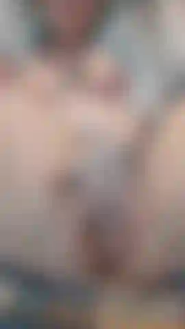 Oiling up my hairy pussy