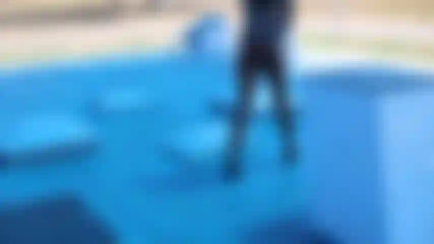 Draußen, damit die welt sie sehen kann.