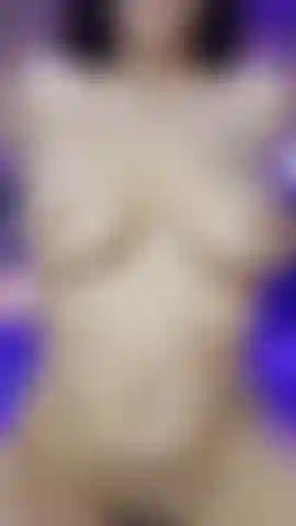 Mit hüpfenden titten.