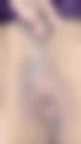 Fingere und reibe meine cremige muschi aus nächster nähe.