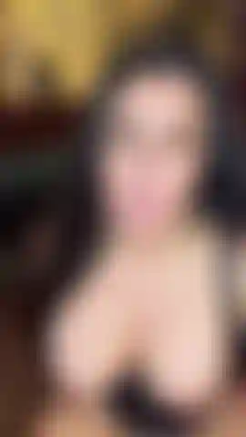 Ein strap-on-sissy-boy.