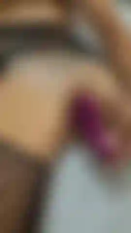 Ich explodiere vor vergnügen mit meinem dildo.