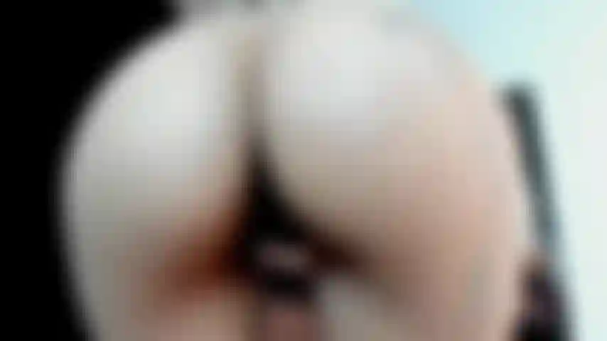 Verehre meine muschi und meinen großen arsch.