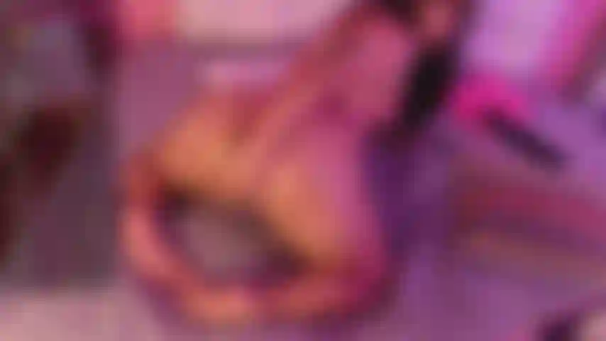 Ich würde gerne meinen hintern von deinem gesicht hüpfen lassen.