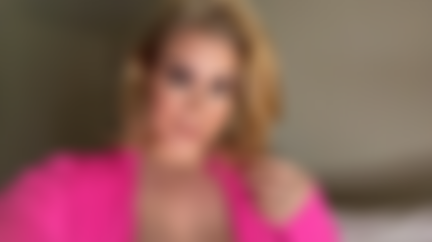 Ich denke ständig an sex, komm und sieh dir die saftigen titten an.