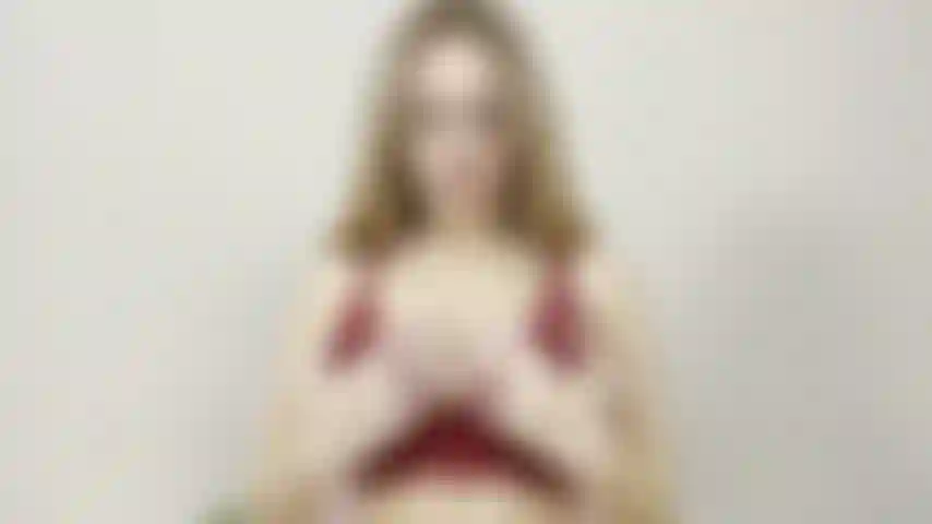 Solo, 10.11.2023. Rote dessous und tittenspiel. Massage, lasse meine titten wippen, kneife, lecke und wichse meine nippel.