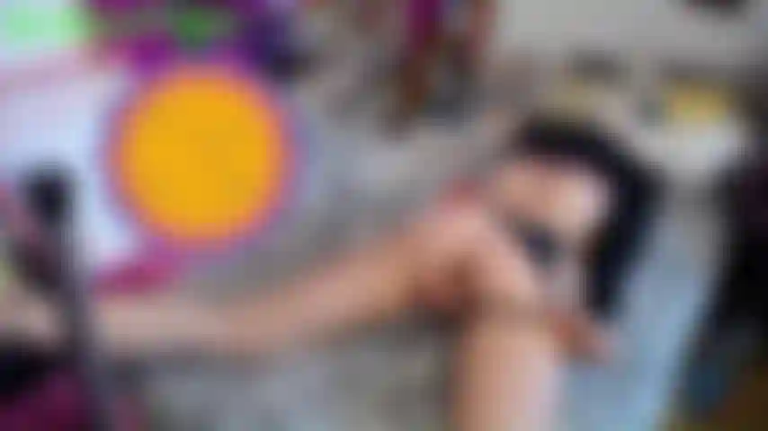 Maschinell in bauchlage gefickt + schlampiger deep throat.