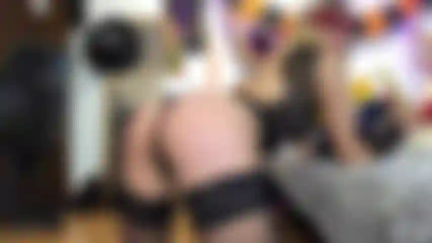 Schau mir im bunny-outfit zu! Ein sexy bunny, das ihr arschloch ficken wird! Natürlich spritze ich überall hin und ich öffne meinen arsch, damit du ihn mit deinem sperma füllen kannst! Verlier das nicht!