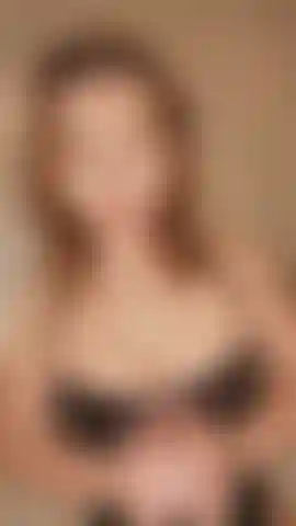 Ich hab deinen schwanz fest in meiner hand und lass nicht los, bis du kommst – schau, wie ich rauf und runter gleite, genau richtig drücke, dich langsam und dann schnell bearbeite, bis du pochst. Ich weiß genau, wie du es magst – fest, nass und unerbittlich . Entsperr jetzt – ich werde jeden einzelnen tropfen aus dir rausmelken 🤤.
