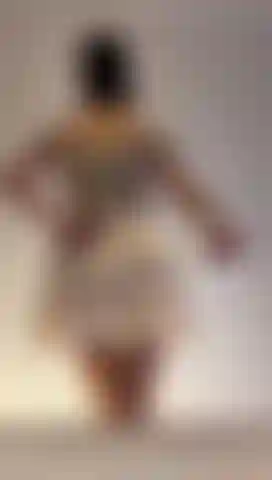 Zieh dich aus und fick mich an der wand.