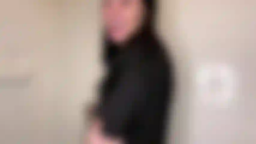 Die behaarte achseln ohne make-up anbetet.