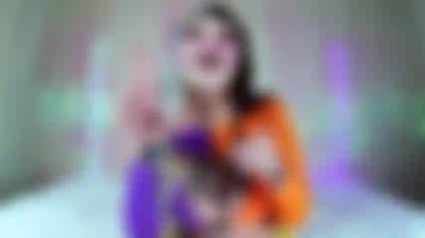 Demütigung eines kleinen penis durch einen clown.