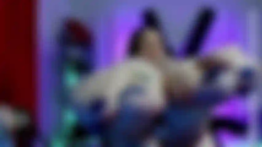 Verehre diese stinkenden zehen und fußsohlen.