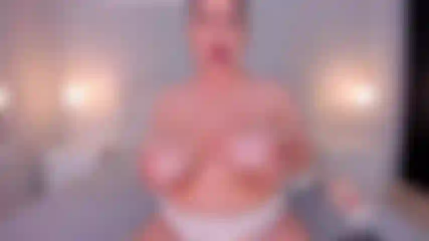 Heißes öl auf meinen tollen titten.